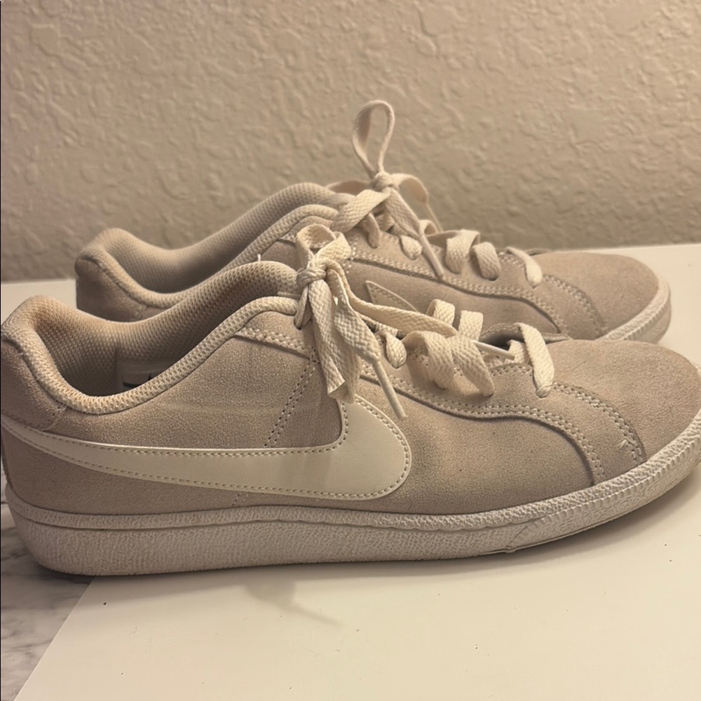 Nike Cream Sneakers Classic Style
